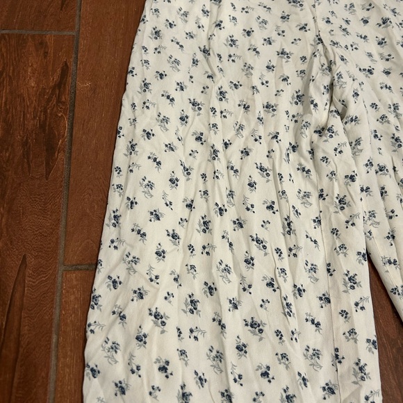 American Eagle size m tall White floral jumpsuit - Picture 2 of 5